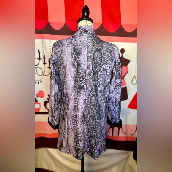 Boohoo Snake Skin Print Purple Blazer Women’s Size 10 EUC!​​​ - Picture 2 of 7